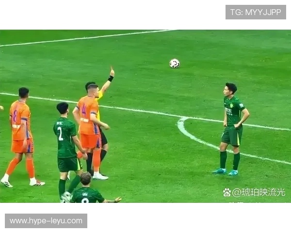 吐口水红牌判罚：哪些情况裁判必须直接出示红牌？