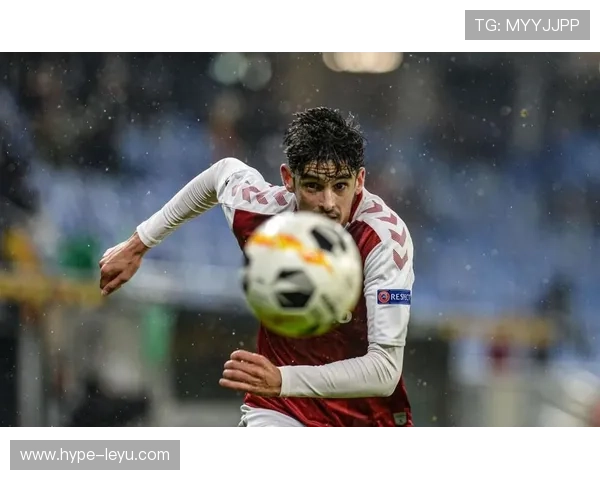 卡瓦哈尔与特林康在边后卫角色中形成球权分散与推进偏移趋势