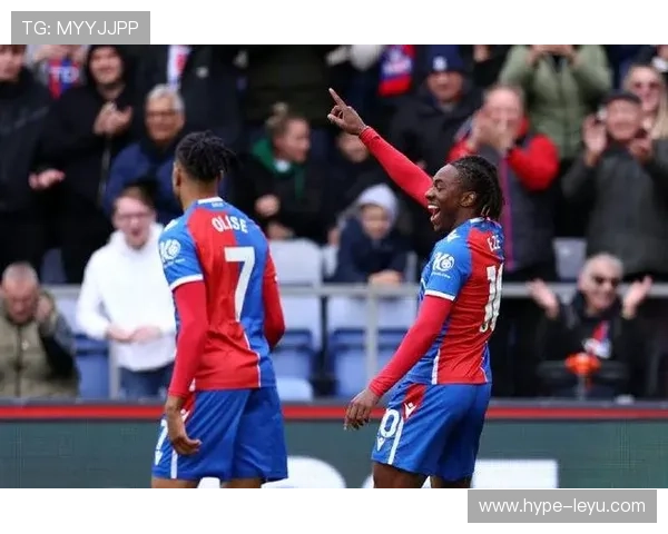 奥利塞 vs 埃泽：水晶宫双核战术角色与进攻贡献对比