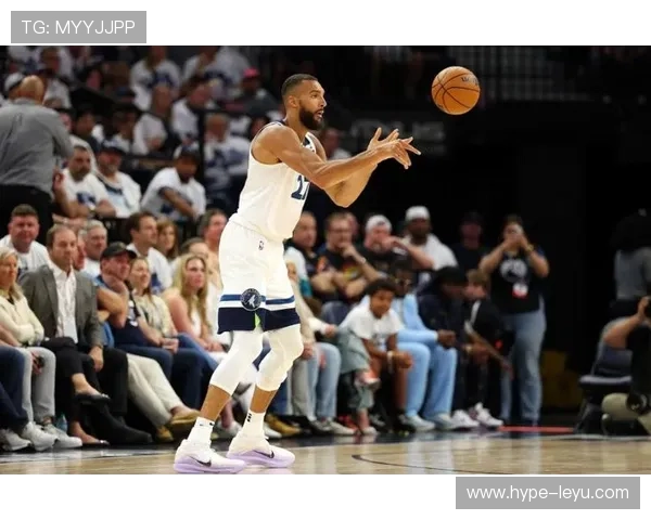 戈贝尔挡拆中路制造错位 拉开防线提升护筐效率